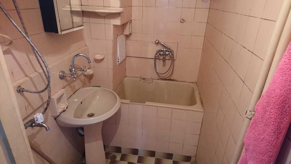 Дава се под наем Тристаен апартамент в Бургас, Меден рудник - зона А - 75 кв.м за 255 € - Снимка #4