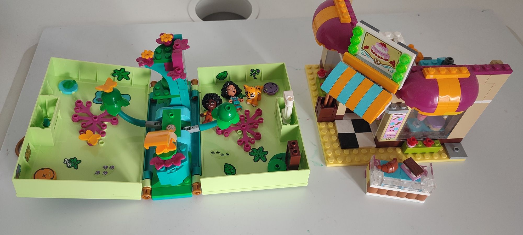 Vând lego Friends Brutăria din centrul orasului+ Encanto Ușa magica