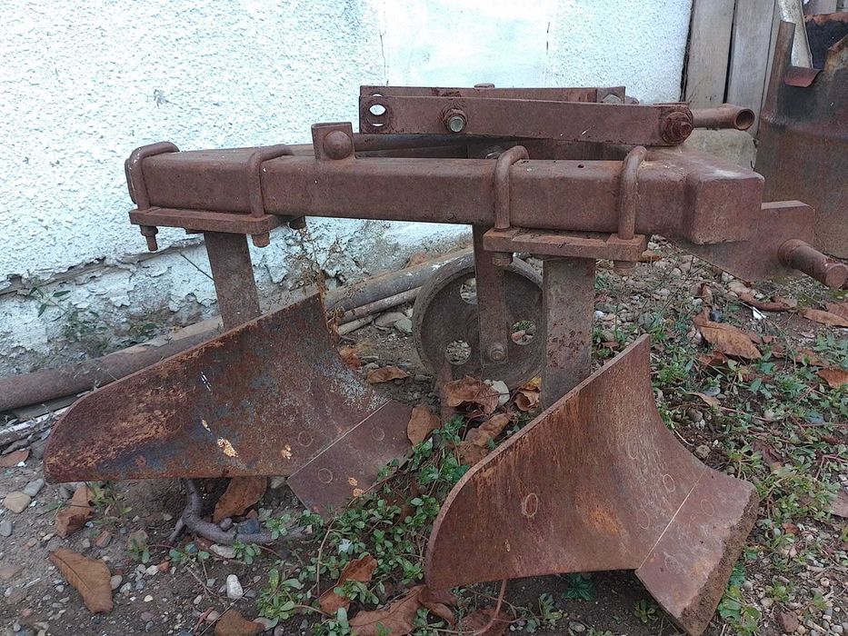 Vand Tractor Hebei 15 CP, plug, freza, semanatoare, prasitoare,remorca