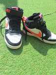 Nike mid-high fete Roz-alb-negru.