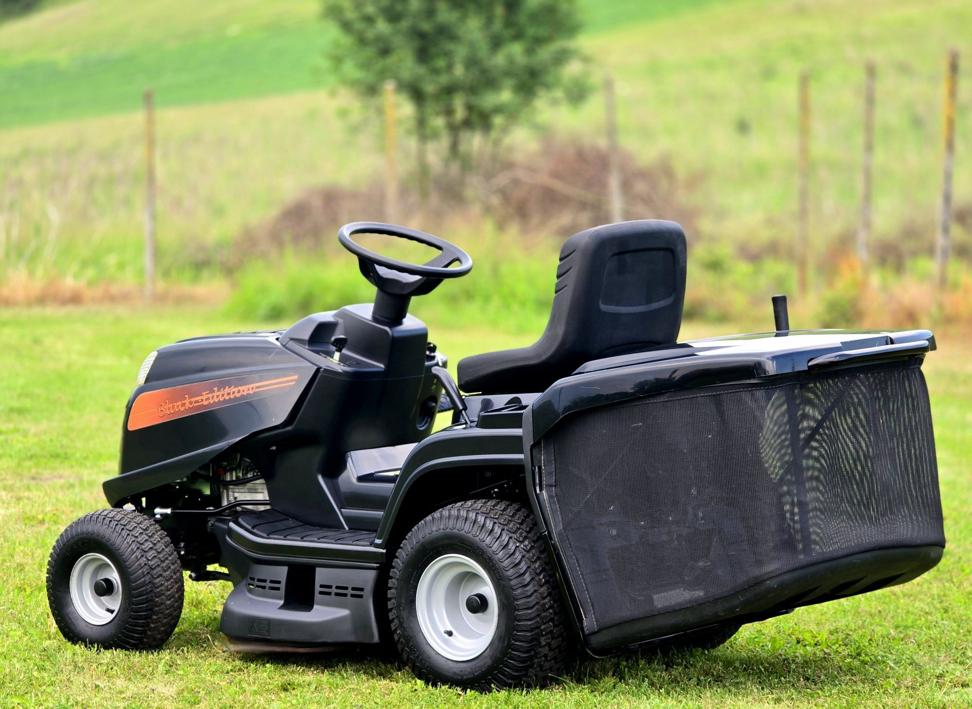 Tractoras gazon iarba Profesional Stiga Pro Black Edition 16.5 cp 2022