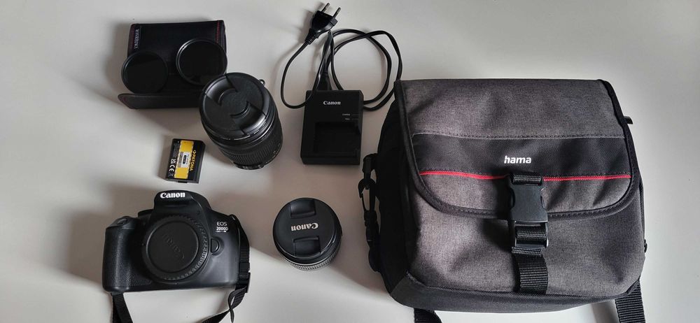 Canon EOS2000D + 2 Obiective si accesorii.
