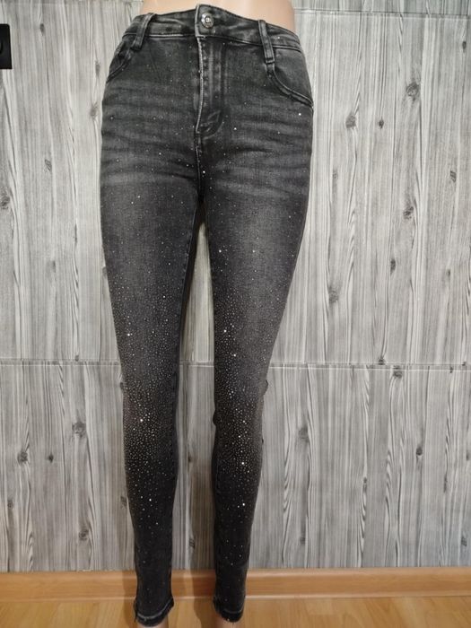 Дънки с камъни и Mom Fit