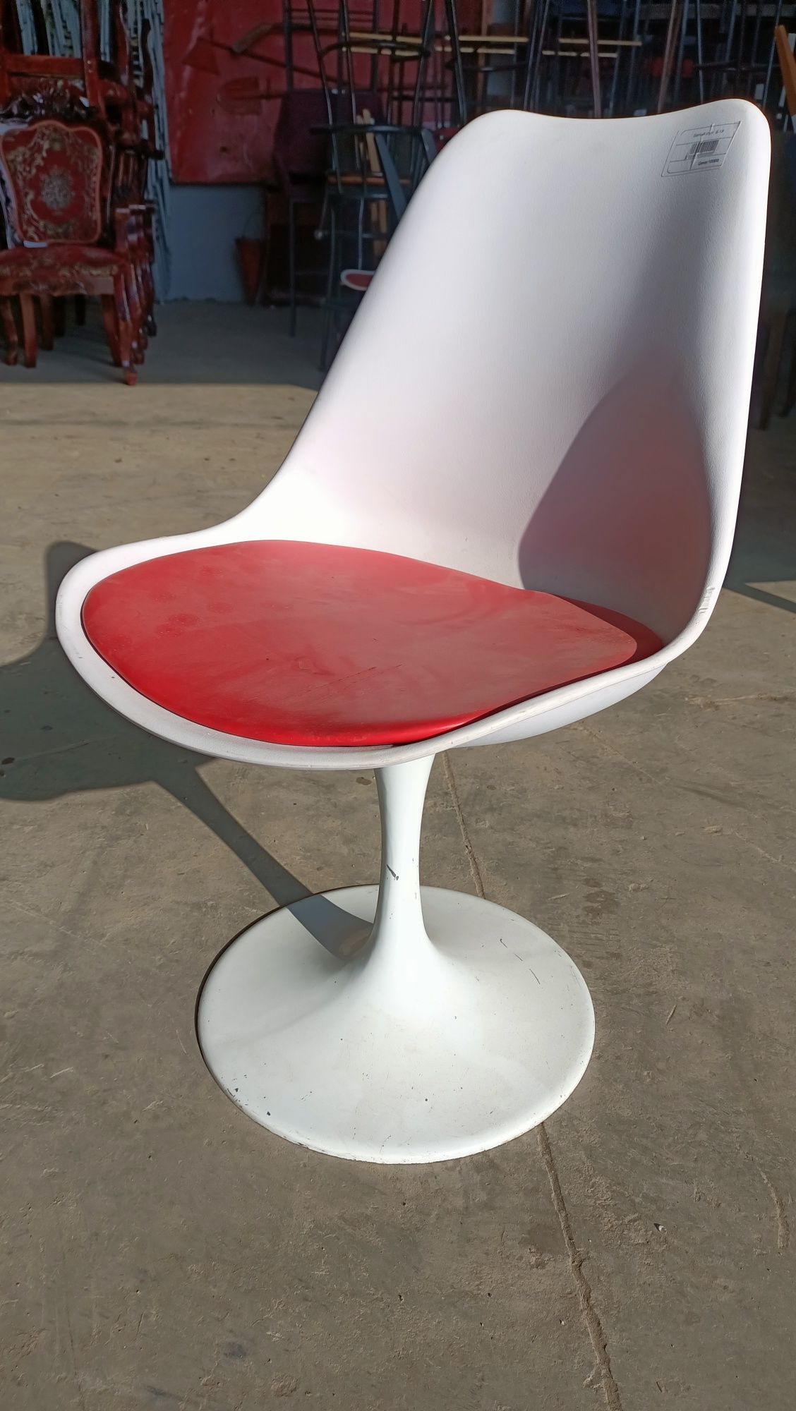 Стулья белые, дизайнерские, кресла диваны мебель бу в Астане