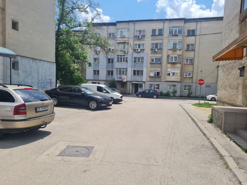 Închiriez apartament