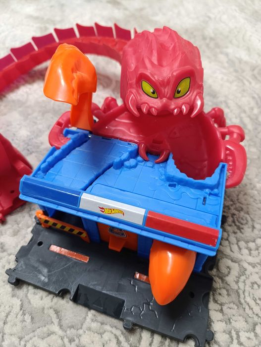 Игровой набор Hot Wheels "Атака Скорпиона"