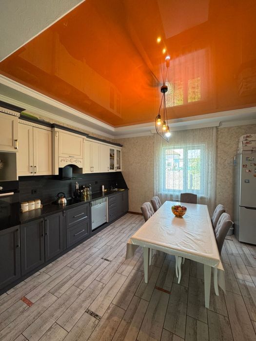 Продам кухонный гарнитур со встроенной мебелью