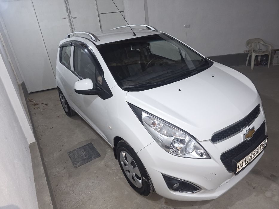 Продам Spark автомат белый, Масло, пробег 19 000 км