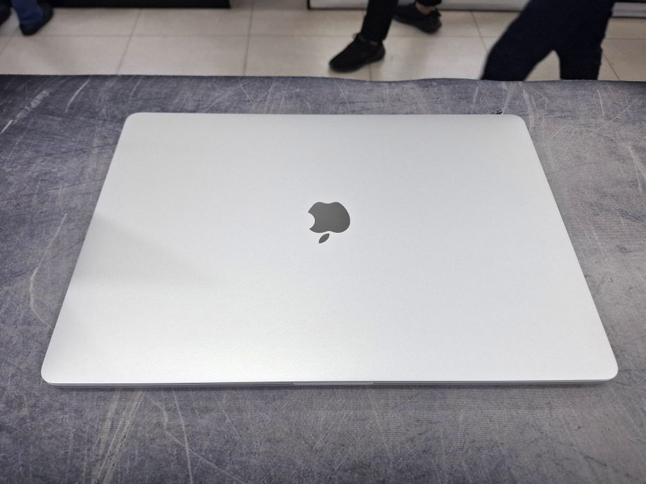 Macbook pro i9 16/2 tb ideal