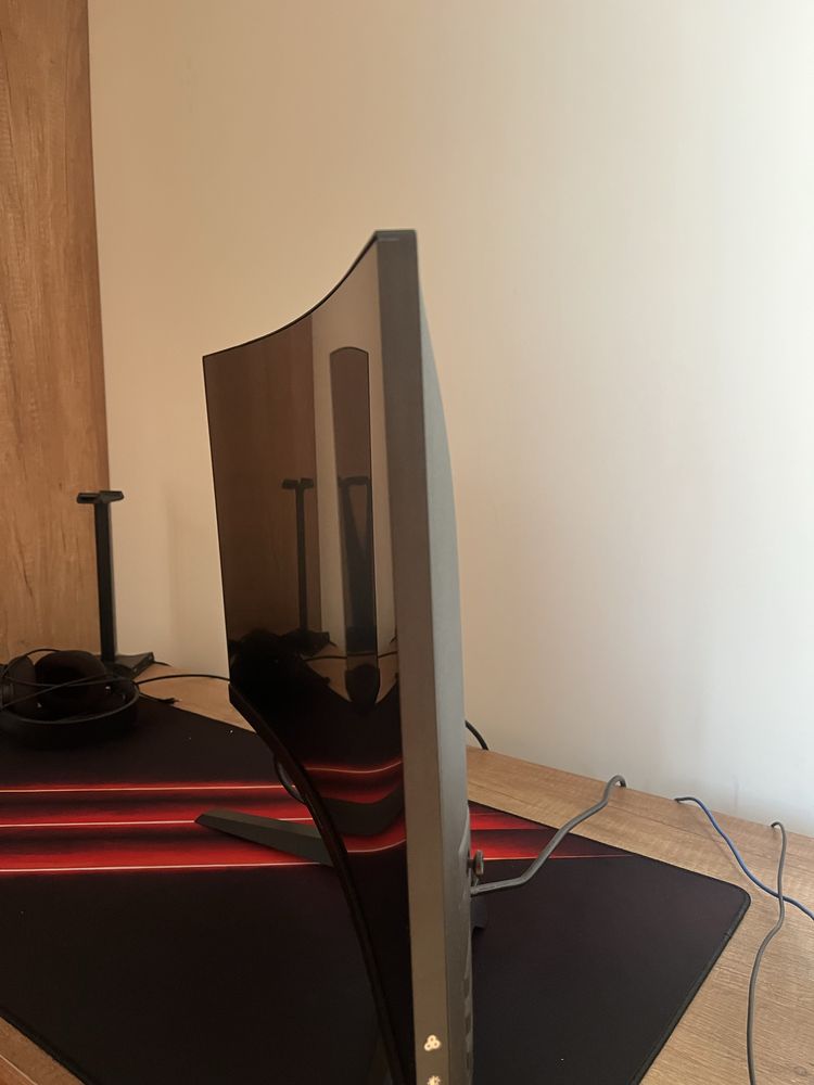 Геймърски монитор ASROCK 240hz
