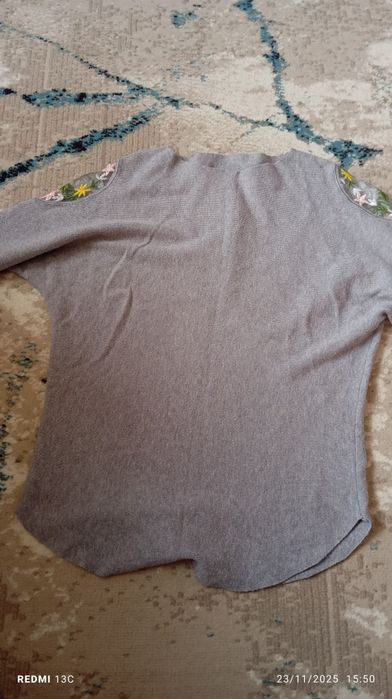 Issiqina sviter sotaman materyali ham yumshoqqina