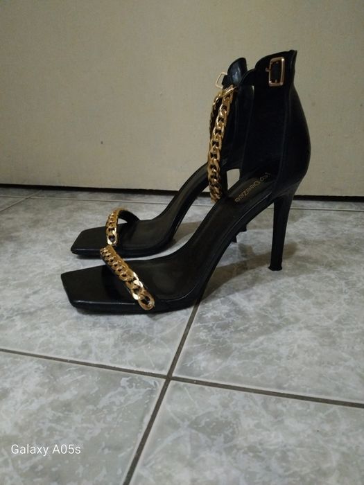 Дамски сандали на ток размер 37