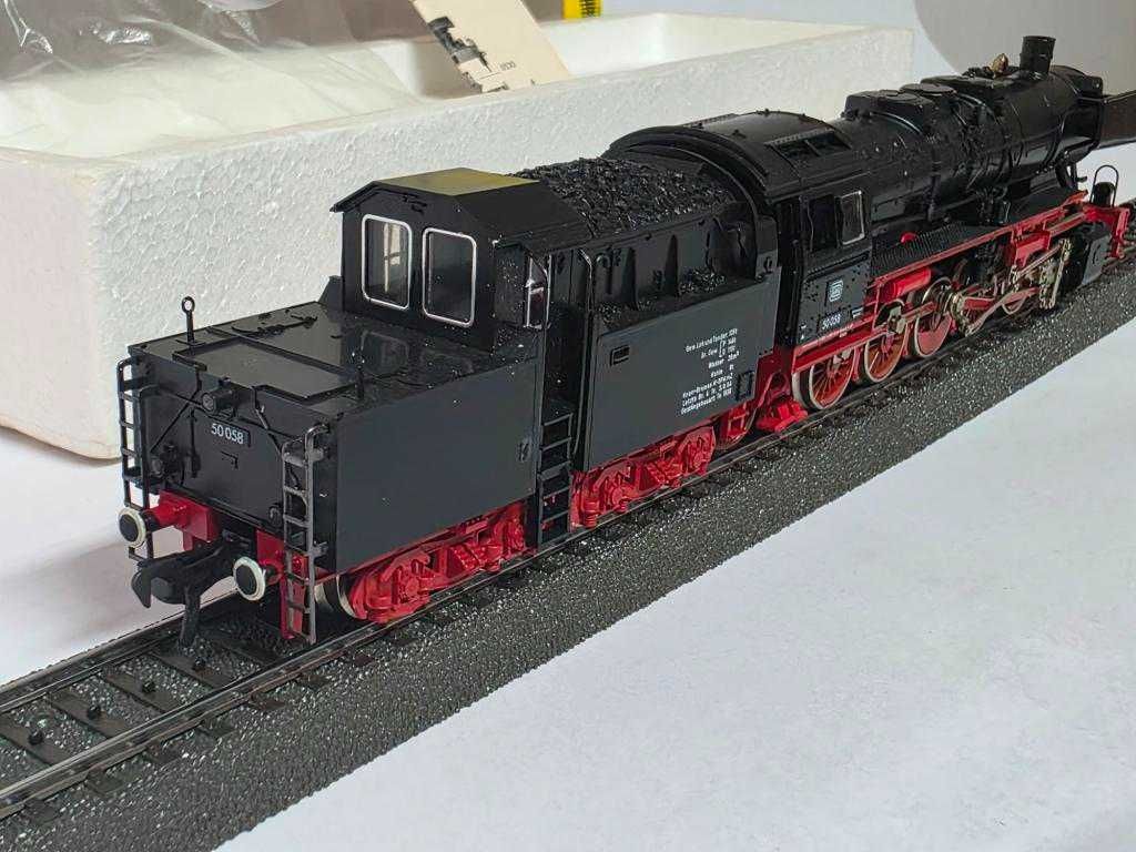 locomotiva cu aburi BR 50 Fleischmann DC cu tender-cabina