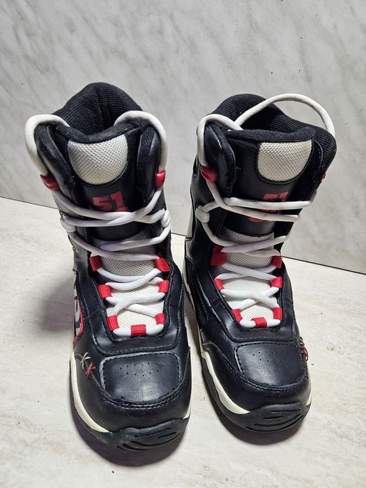 Boots 133 buti placa snowboard 5150   mărimea 35,5  ( 22  cm) .