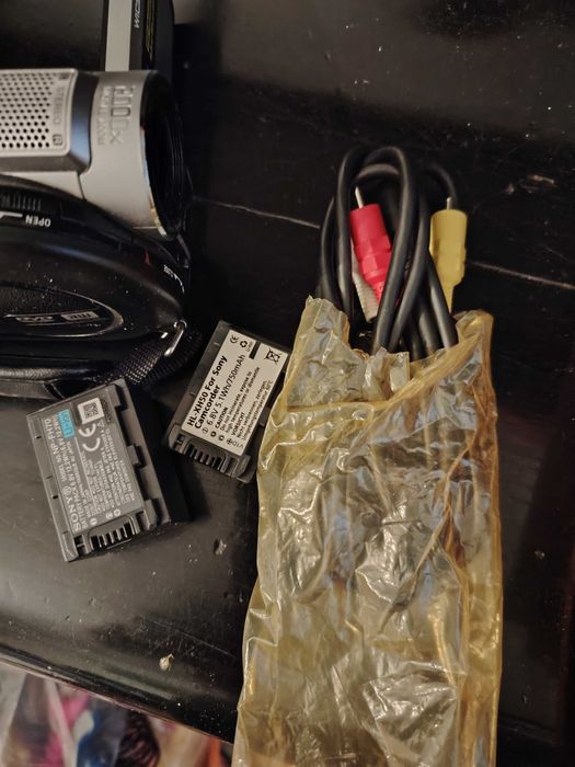 Vând camera filmat hibrid Sony cu mini dvd și card foto