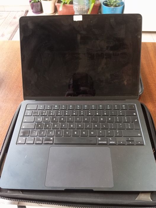 Macbook air M2 заключен