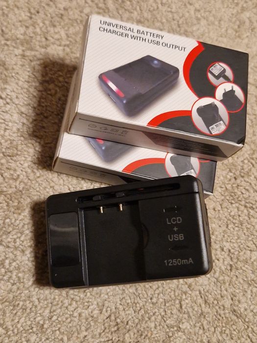 Universal incarcator batery LCD USB