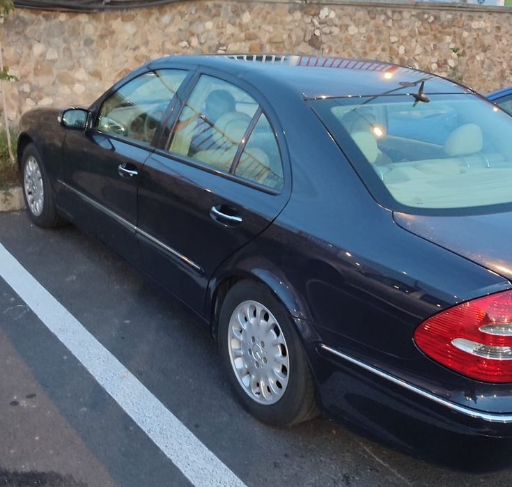 Proprietar, vând Mercedes Benz E-Class