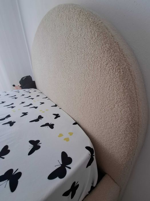 Vând pat 160×200 ,somiera rabatabilă și saltea inclusă