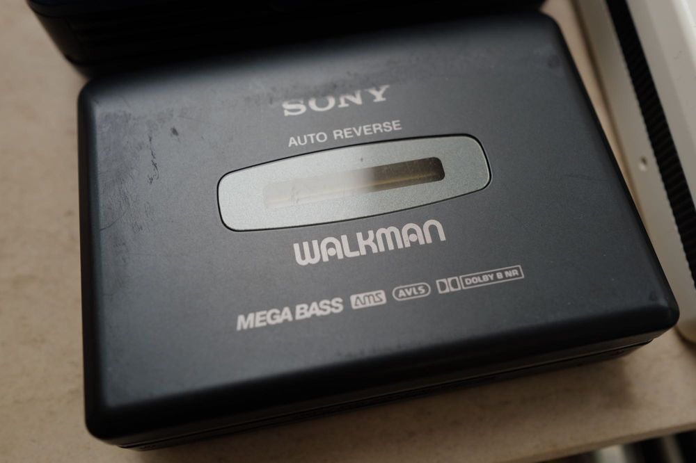 Vand trei Sony Walkman Wm FX511 si B39 plus TV Watchman FD-10E