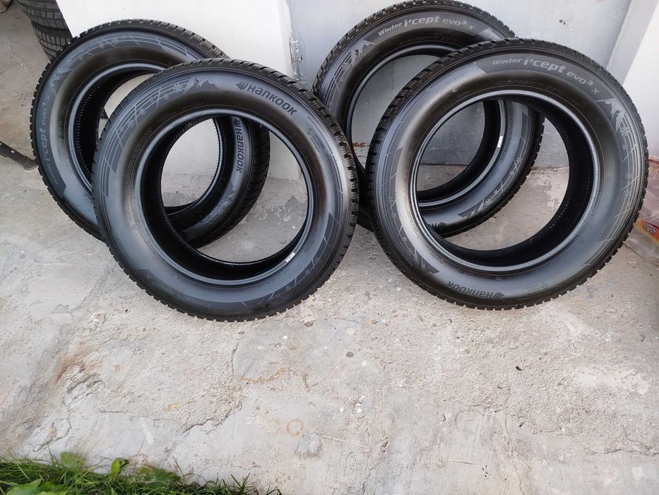Продавам четири броя зимни гуми hankook winter icept evo3x, 215/65/17