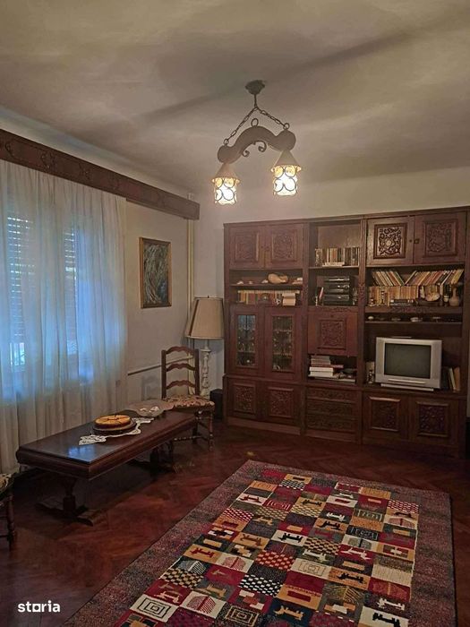 Casa cu 5 camere de vanzare , 14 MAI , 128.000 euro neg.