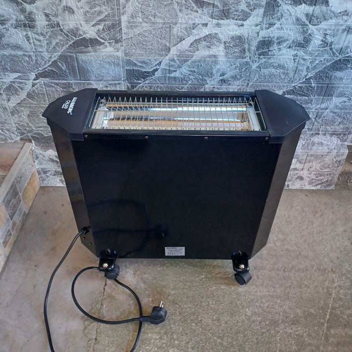 Vând radiator marca Hausberg.