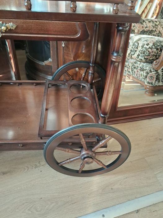 Сервизна количка