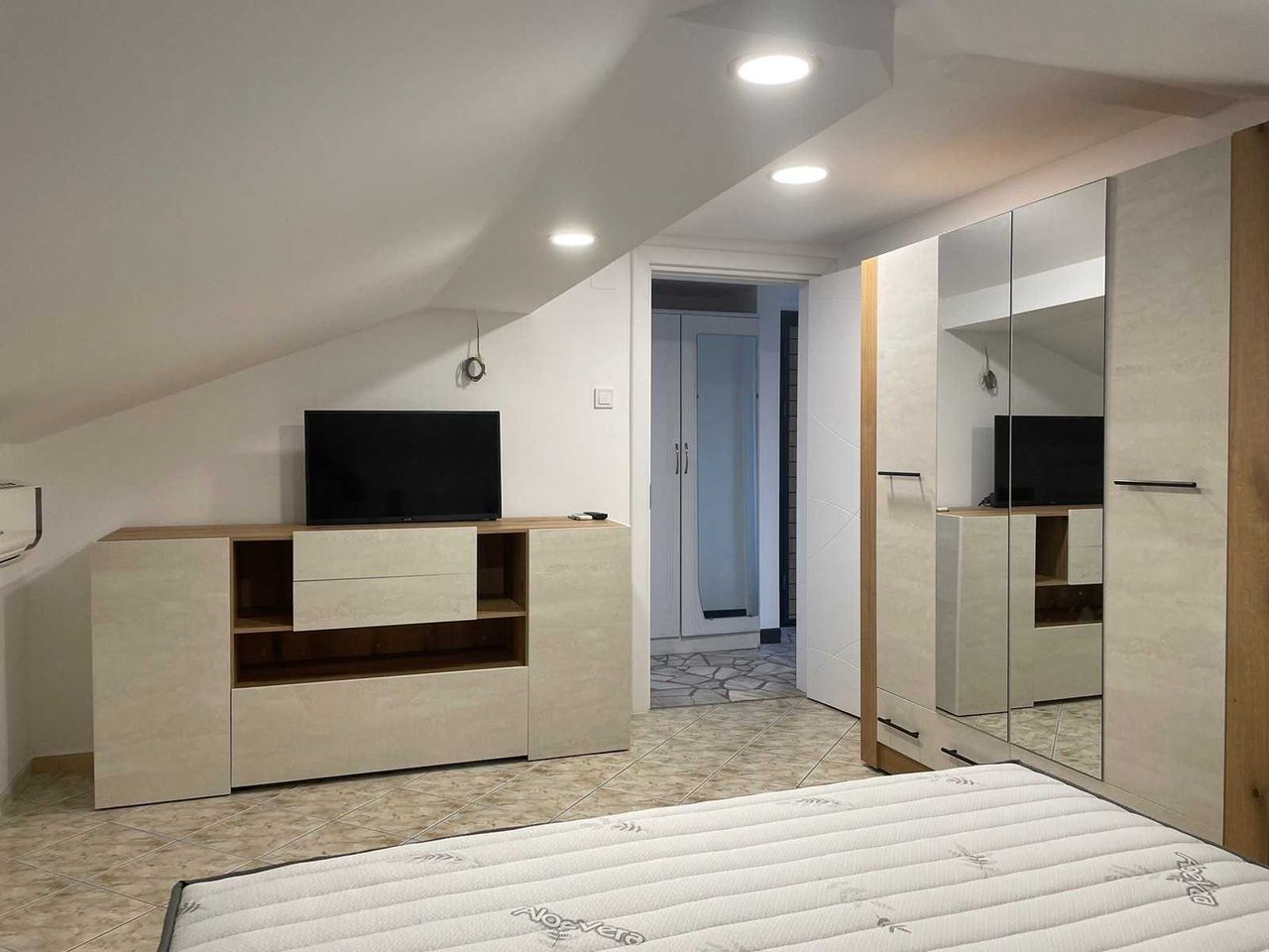 Дава се под наем Тристаен апартамент в Бургас, Сарафово - 115 кв.м за 242.25 € - Снимка #7