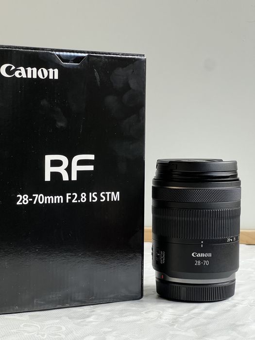 Canon RF 28-70mm F2.8 IS STM (неразличим от нов)