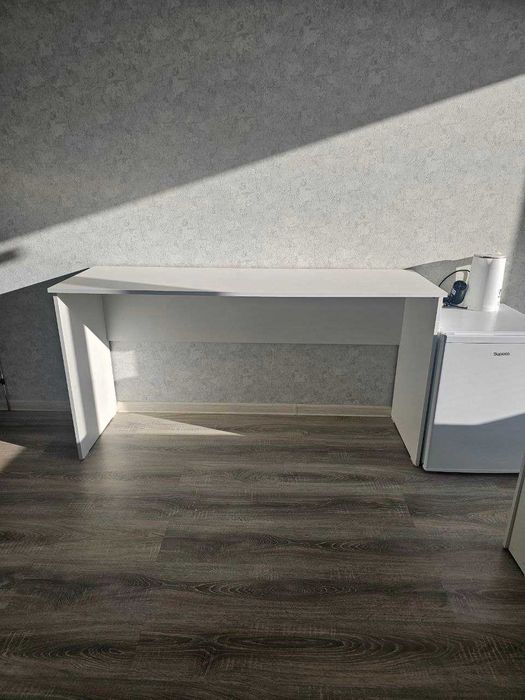 Продается стол рабочий (использованный на 2 недели)