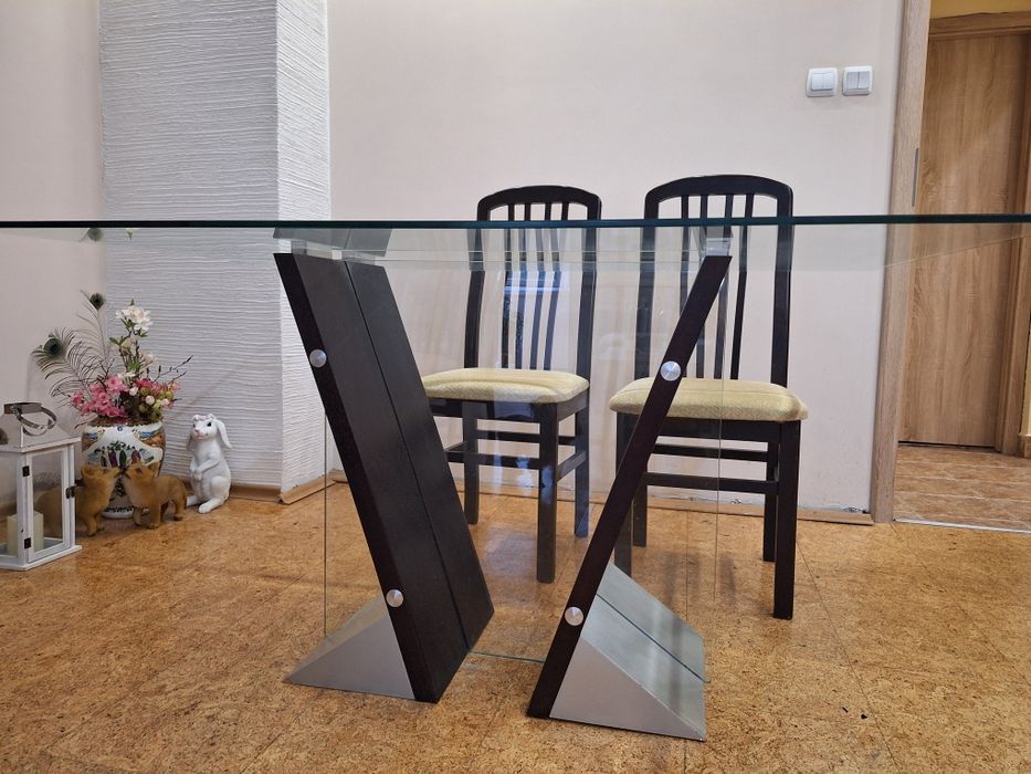 Стъклена маса за трапезария