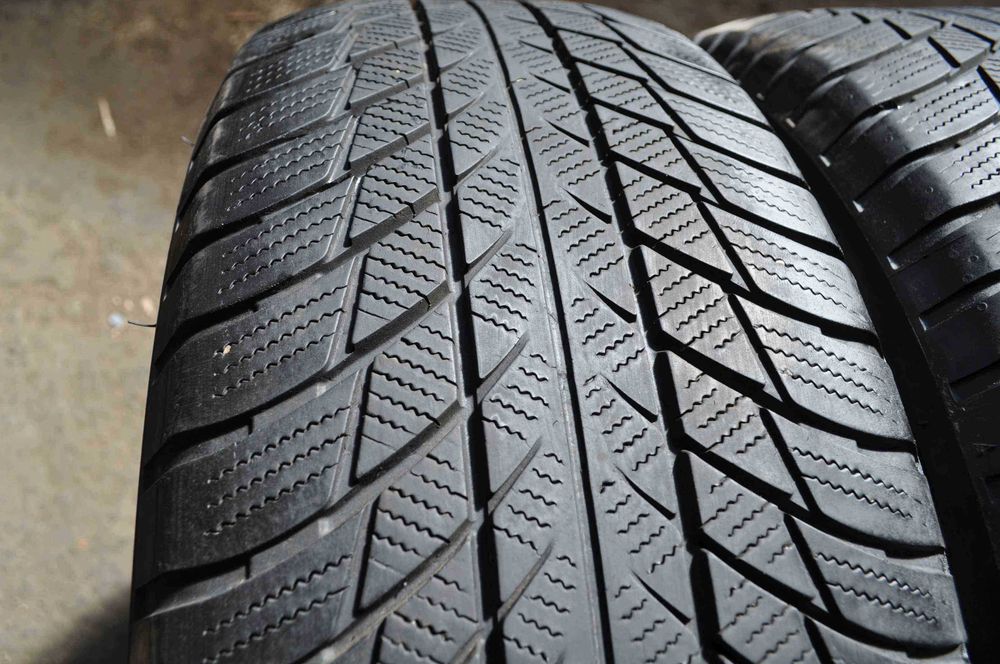 SET 4 Anvelope Iarna 225/60 R18 BRIDGESTONE Blizzak LM001  - Runflat