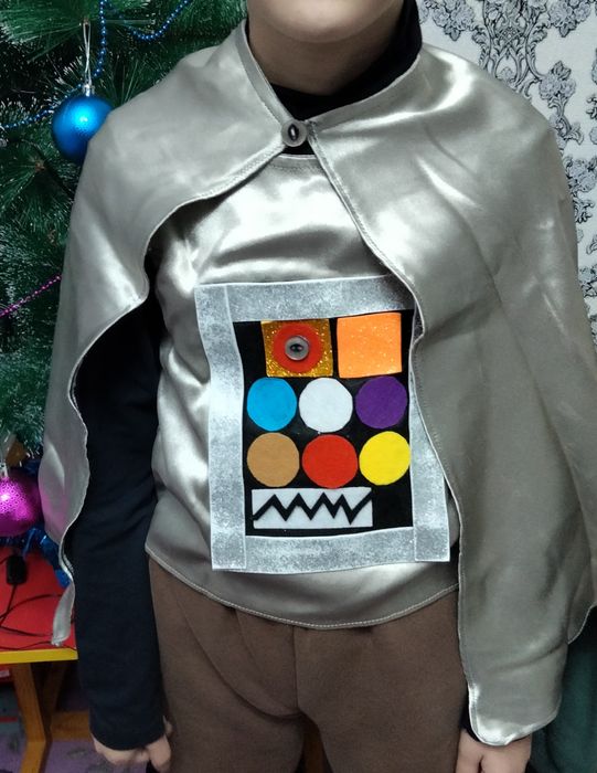 Продам костюм робота.