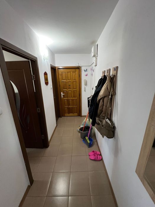Inchiriez apartament cu 2 camere (centrală proprie)