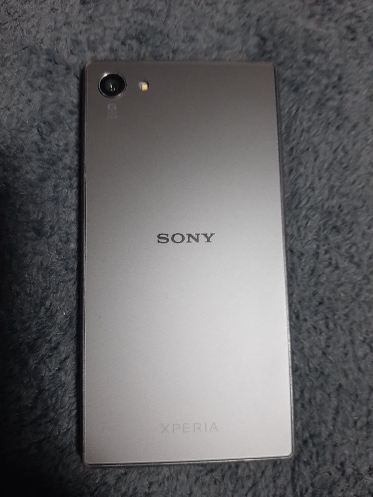 Vând nu schimb sony xperia z5 compact în stare buna