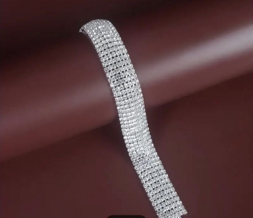 Vând brățară model deosebit pentru momente festive