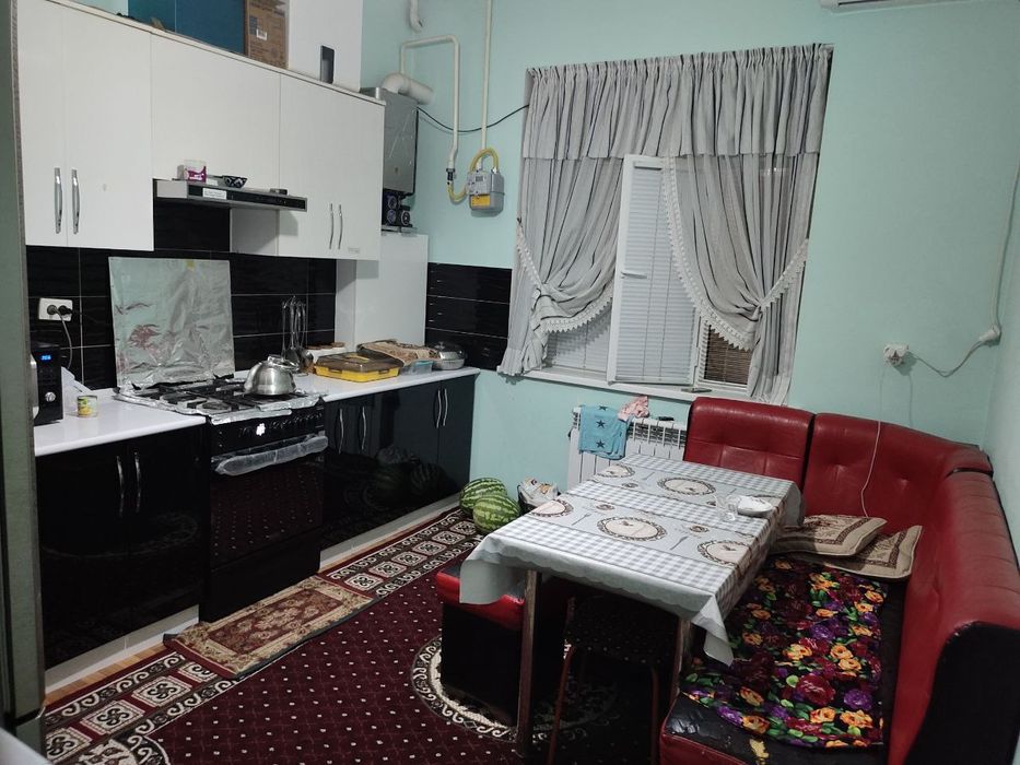 Uy sotiladi 3 xona 92m²