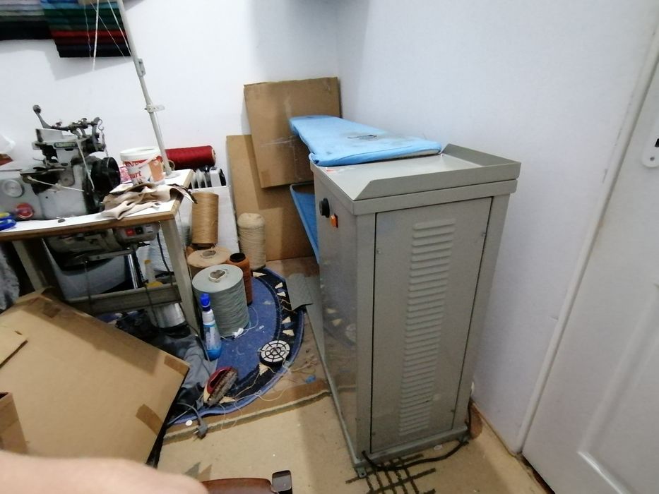 Vând masa de călcat industriala cu absorbție material