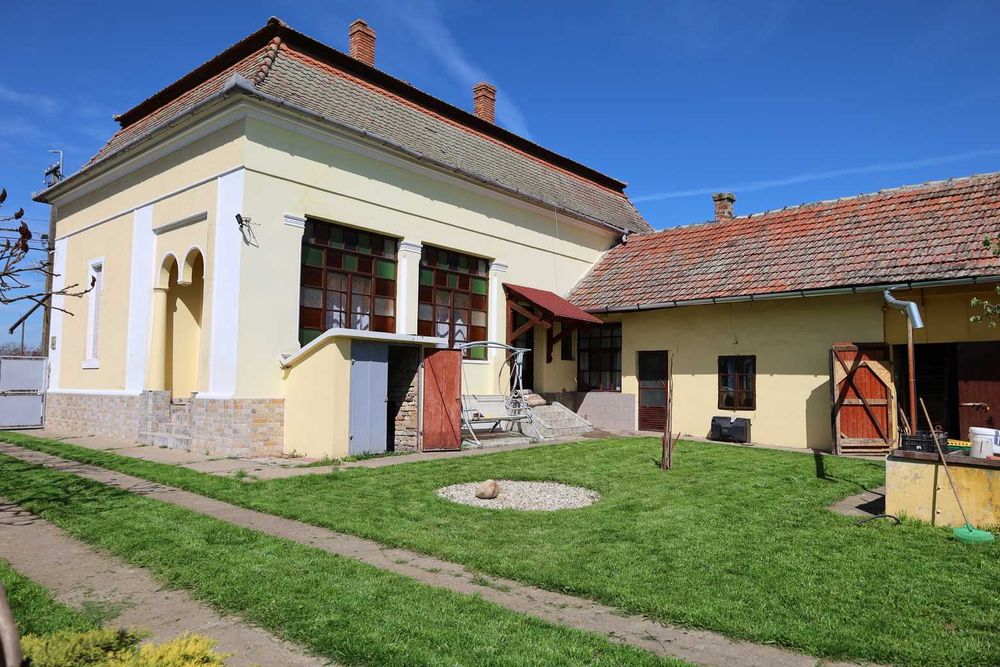 Casă deosebită de vânzare în Comloșu Mare