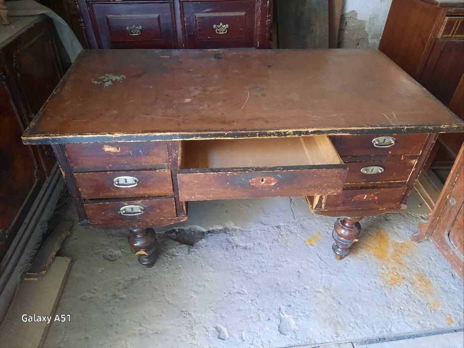 Продается антикварный письменный стол