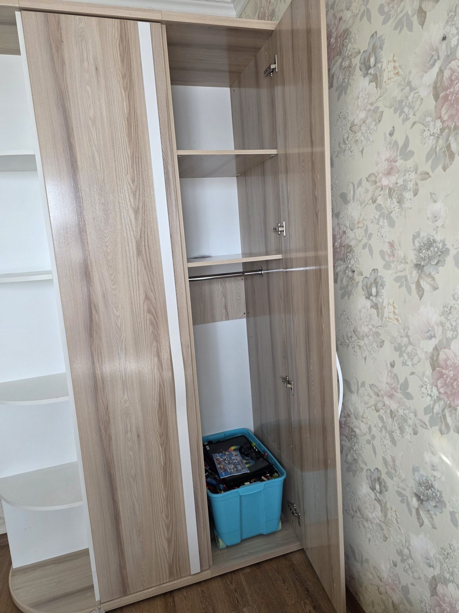 Продам шкаф и кровать