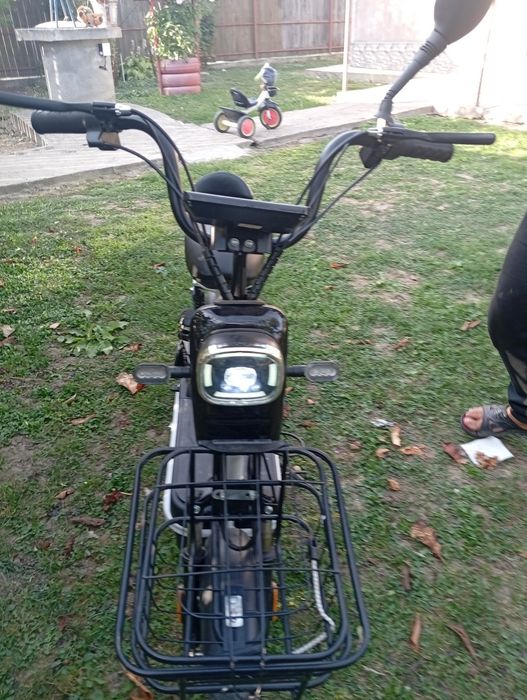 Trotineta electrica  cu scaun