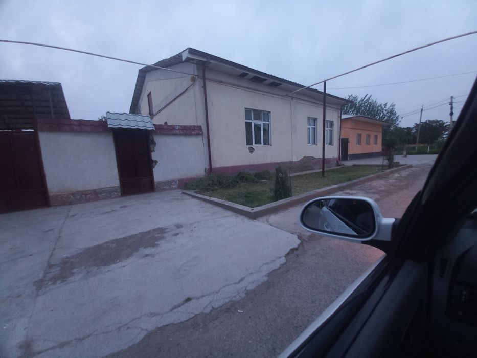 Uy sotiladi Jizzaxv Gagarinsh