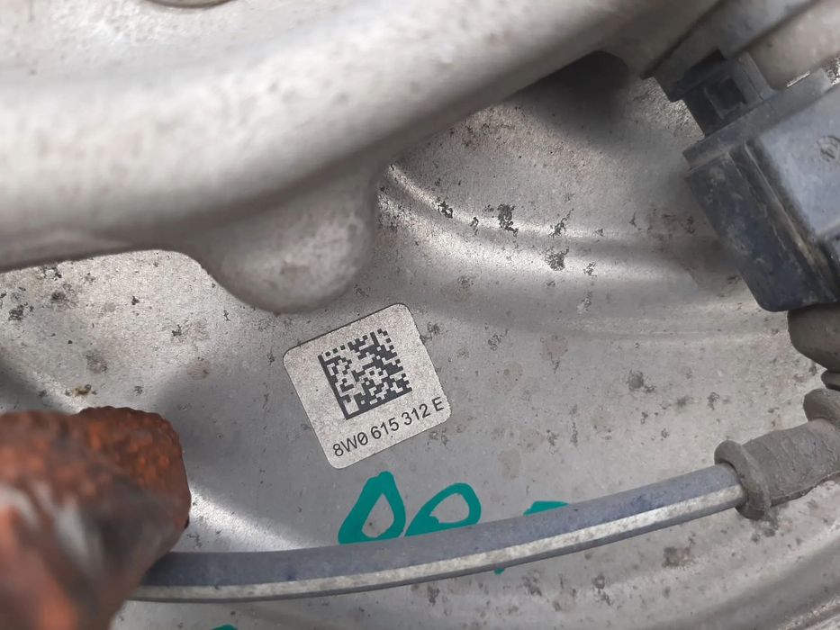 fuzeta dreapta fata 2.0 tdi deu audi a4 b9 8w 2018 8w0407560   8w0615312e