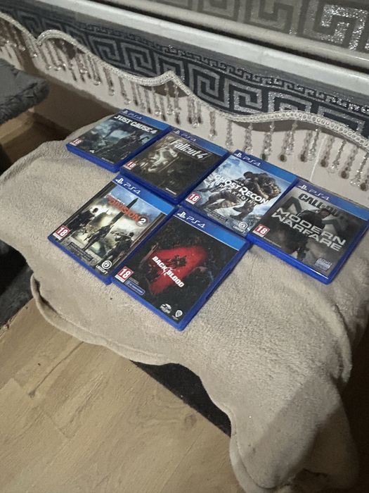 Playstation 4 pro/Плейстейшън 4 pro/Ps4 pro с нов джойстик и шест игри