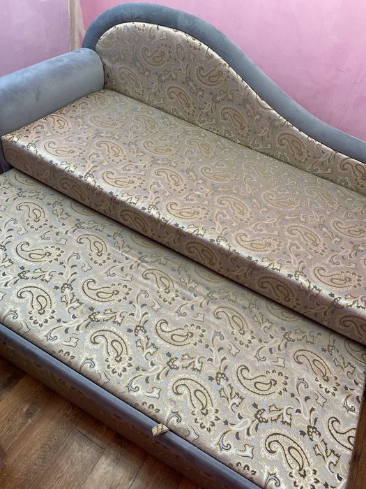 Продается удобный диван в отличном состояний