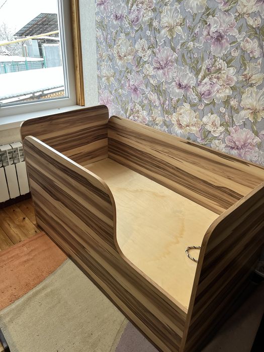 Детская кроватка, манеж