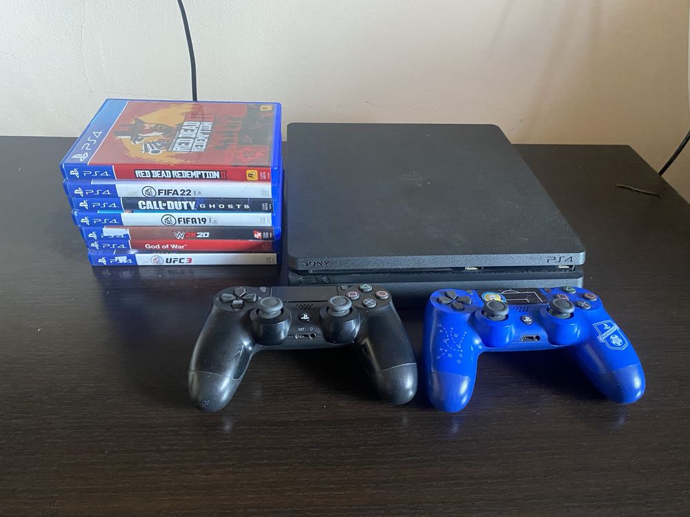 PS4 Slim 1 TB cu doua console si jocuri