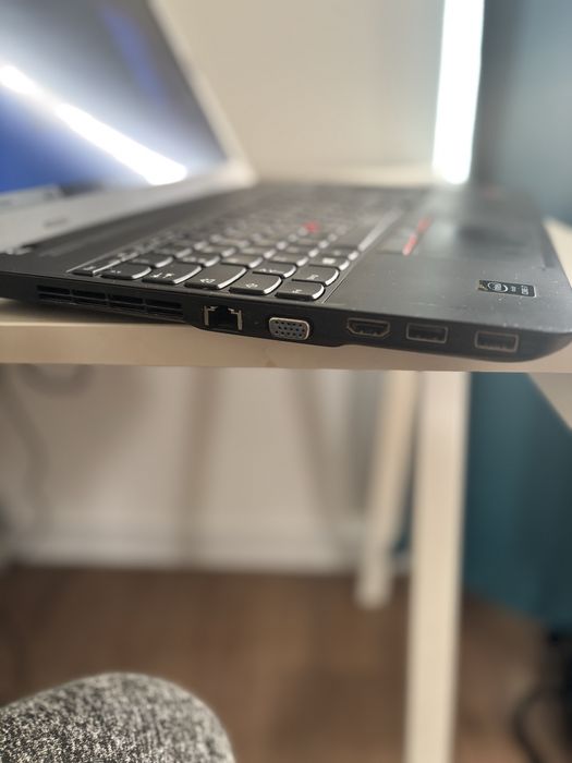 Lenovo E550• procesor i7-5500u• 12gb ram• 15,6” Full HD• bateria 4 ore